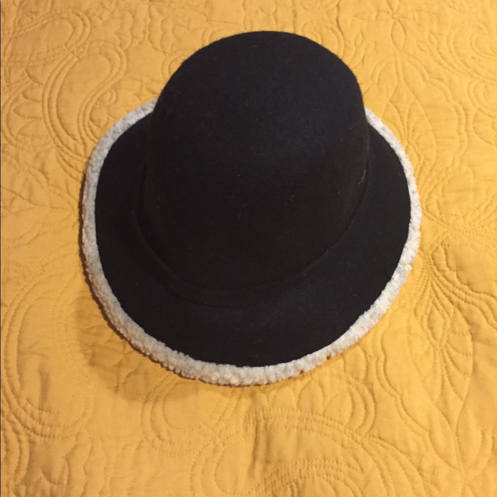 Ladies 100% Wool Hat !!!